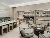 AC Hotel St. Petersburg Downtown Hotels near 400 Beach