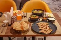 Wedstation by 5 Senses Hotel & Resort, Israna - Aamiainen