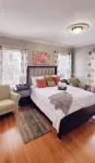 Centrally located in the heart of Boston near T - บังกะโล