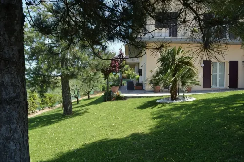 Villa surrounded by the green hills of the Marche just 10 minutes from the sea - อพาร์ทเม้นท์