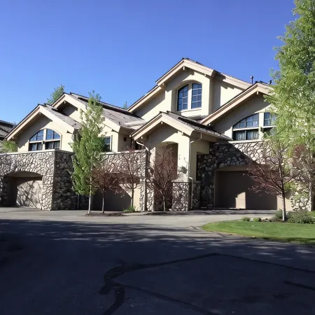 Beautiful Sun Valley - Elkhorn Townhome. 3 Bedroom, 3.5 Baths, Private Hot Tub.