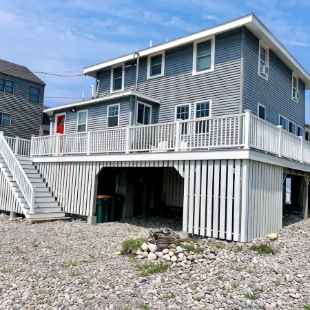 Oceanside - 4 Bedroom Family-Friendly Oceanfront Home