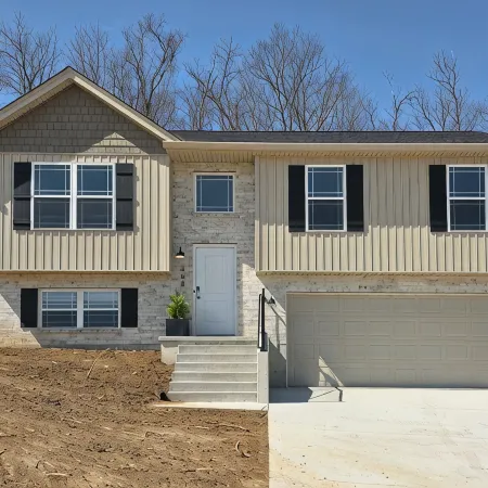 NEW! Charming 3-bedroom home with WiFi, near Ark Encounter, King Bed, sleeps 7.