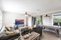 Naples paradise close to the beach and 5th Ave - Private Pools