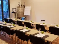 Nikii Boutique Hotel Отели рядом с достопримечательностью «Станция метро Longericher Straße»