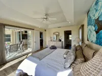 Villa with swimming pool & spa - Poolside Grill, Family-friendly, Water-view - 4-Star