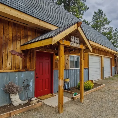 One of a kind, property with 3 charming houses, horse facility and pets welcome.