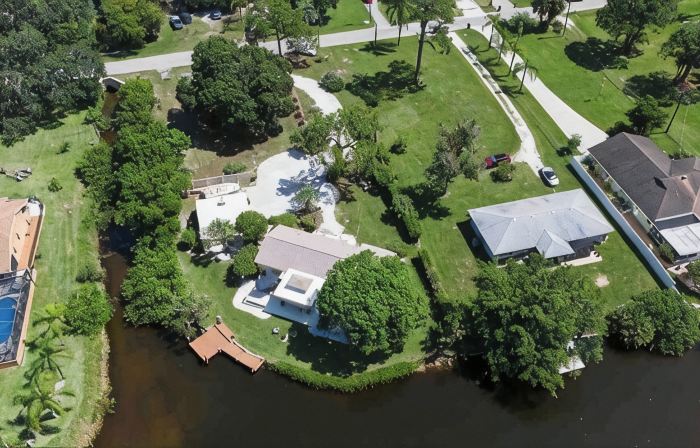 Manatee Cove: Private Oasis with Wildlife, Hot Tub & Fun Game Room!