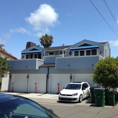 Charming Downtown Laguna Beach Cottage-beach across street/town 1 block - 3-Star