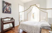 Newly Renovated Victorian House 1 train stop to SF and Parking