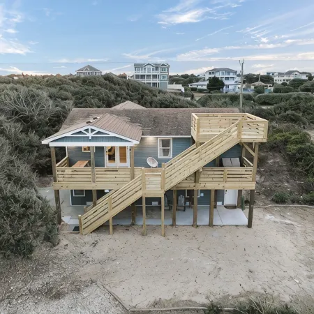 Outer Banks Haven: Pet-Friendly, Walk-to-Beach, EV Charging, Updated Kitchen