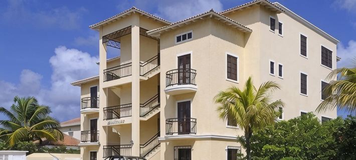 Best Beachfront Location. Spectacular ocean view. Luxury accommodations. Hotel di Kralendijk
