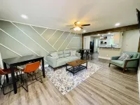 ✶ Cozy 2 Bedroom 1 Bath Entire House ✶ - Bungalows