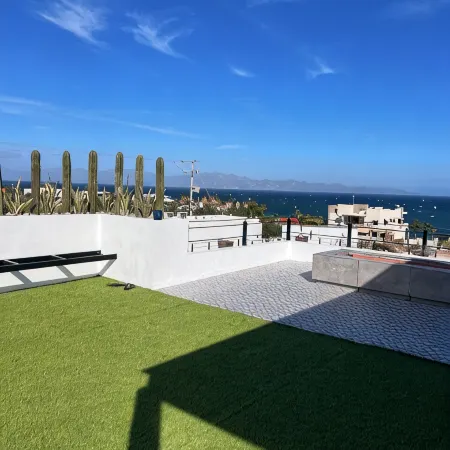 Modern, Clean & Airy Beach Retreat with Pool and Rooftop Ocean Views