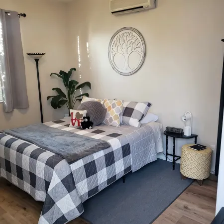 Casita MenifeeCozy and private 1 bedroom Casita, couple or solo traveler