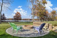 Brand New 2021 4 BR + den Lake House minutes to world class golf. - 4 stjerner