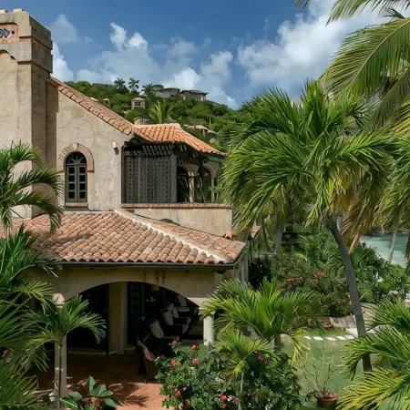 Luxurious 4 BR Beachfront Villa in Lower Peter Bay