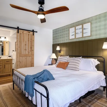 Hot Tub-Pool - 5 Min Walk to Base+Free Ski Shuttle