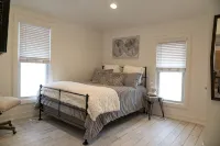 TOP ZOO Host for over 10 years! Clean and Cozy-amazing beds. - Jacuzzi