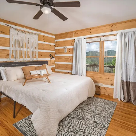 Boone/Blowing Rock Cabin: Hot Tub, Mountain Views, Sleeps 8, Peaceful, Private Ξενοδοχεία στην πόλη Watauga