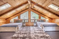 Mountain Retreat with Stunning views, 7 Priv Acres, Sauna, Hot Tub, and Gameroom - Chalets
