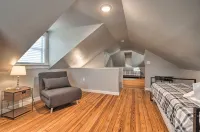 Farmhouse+5 acres.Close to town but still country! - 3성급