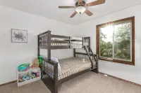 4 Bedrooms, Full Kitchen, Pool table, BBQ, Garage & RV Parking, Golf, Hiking -  Privatzimmer