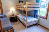 Quaint home in Oak Hill, Conveniently Located. - WiFi