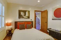 Relax in your Private Retreat - Hot Tub, One Block from Beach & Town! Lic0085 - 3-Star