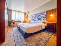 Arthotel Ana im Olympiapark Hotels near Moosach