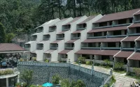 Pines Garden Resort - balcony