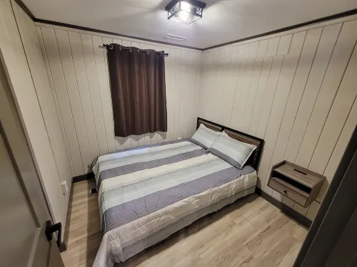 Cozy 2-bedroom cabin with WiFi, AC, garage, sleeps 6 in Saint Helen 222 - Feriehus