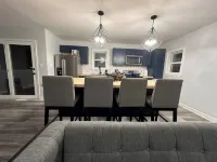 Remodeled Home King Bed Sleeps 8 - Homestays