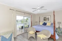 Lakefront Getaway with Stunning Western Views – Sleeps 6! - ジャグジー