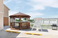 Super 8 by Wyndham Emporia - parking
