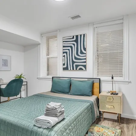 The Smith Victorian 2BR Brownstone Apartment