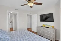 Ocean View, Pool & Easy Beach Access!