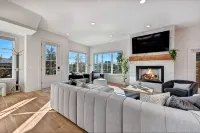 Lux Haus Bentonville, Momentary Views & Bike Trail - 5-Star