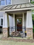 Updated Cottage 1 Bedroom 2 guests Close to Everything Downtown - Country Houses