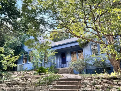 Charming 3-2 bedroom bungalow, WiFi, central AC, central Austin. Walkable! - อ่างจากุชชี่