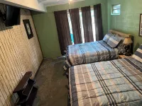 Two Story House with Deck over the River - Homestays