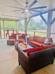 Modern 3-bedroom house in Colonial Beach with access to pool and private hot tub - 4 Sao