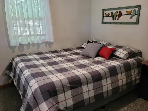 Castaways Cottage on Croton Pond 2) - 2-Star