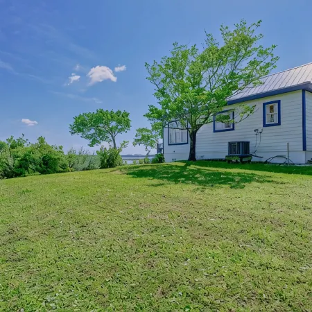 WATERFRONT, gorgeous, PVT DOCK, relax, DOWNTOWN, fish, RETREAT