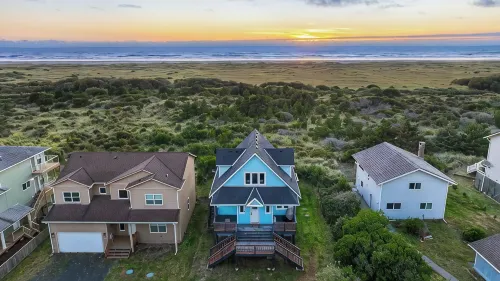 "Ocean Shore Desire" Beach Getaway! Beach/HotTub/Gameroom/Sleeps 10 - Wi-Fi