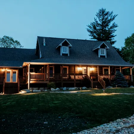 Unwind in Nature's Solitude: Discover our mountain farmhouse getaway