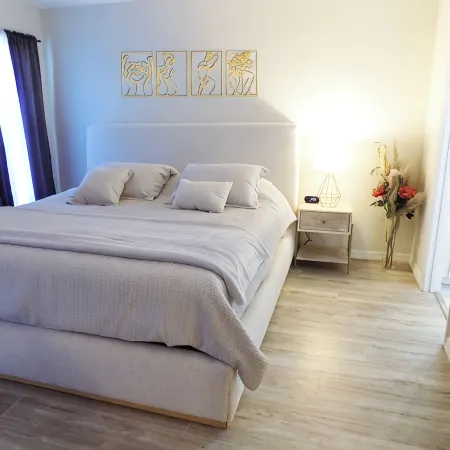 Spacious New Refurnished and Decorated 5-Bedrooms Mickey Mouse Pool House