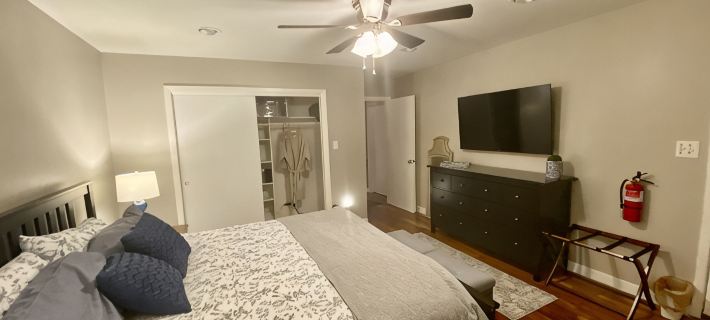 Comfortable home in the heart of Conroe, Texas and minutes away from Lake Conroe コンローのホテル