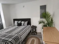 The Flat on Main - 3-Star