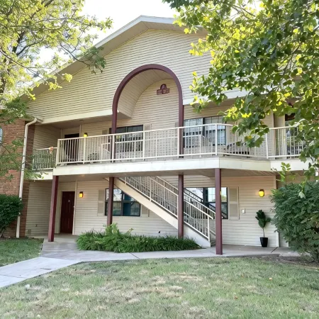 No-Stairs 2Br with Heated Indoor Pool & Hot Tub on Famous Branson Strip
